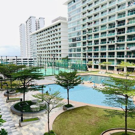 Palazio Mount Austin 2Br Studio Pool View With Tv Box-3 Plus 1 Pax C2-07 Johor Bahru Ngoại thất bức ảnh
