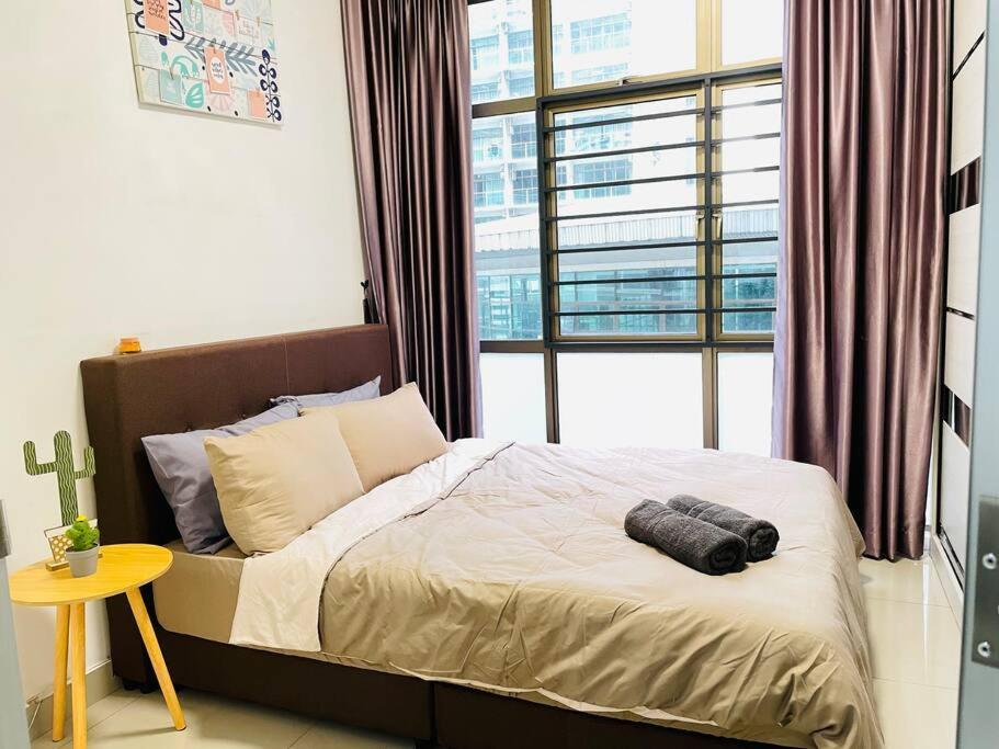 Palazio Mount Austin 2Br Studio Pool View With Tv Box-3 Plus 1 Pax C2-07 Johor Bahru Ngoại thất bức ảnh