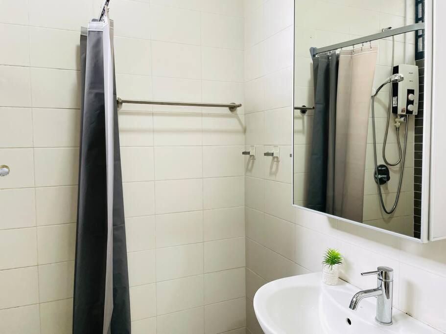 Palazio Mount Austin 2Br Studio Pool View With Tv Box-3 Plus 1 Pax C2-07 Johor Bahru Ngoại thất bức ảnh